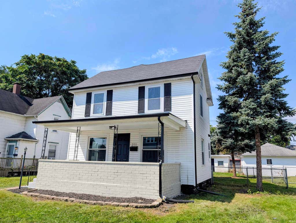 Photo of 211 Cleveland Street, Mishawaka, IN 46544 (MLS # 202635004)