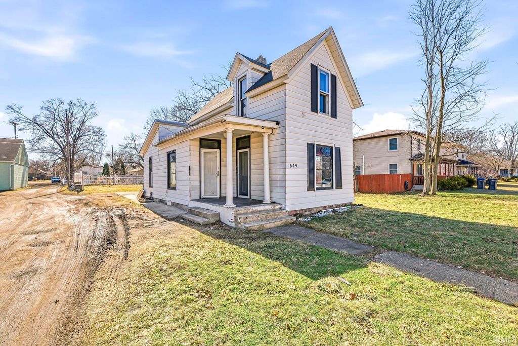 Photo of 619 W Indiana Avenue, Elkhart, IN 46516 (MLS # 202606725)