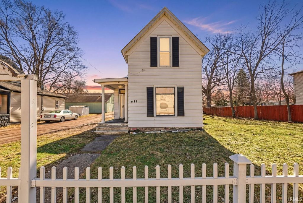 Photo of 619 W Indiana Avenue, Elkhart, IN 46516 (MLS # 202606725)