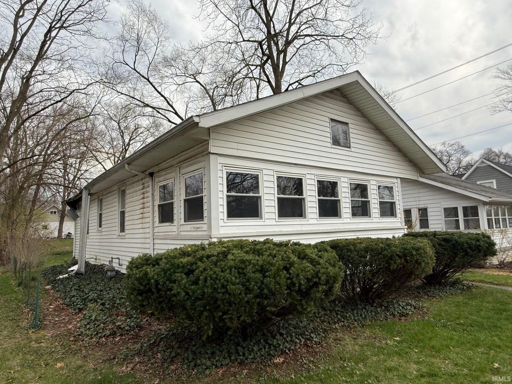 Photo of 526 S 28th Street, South Bend, IN 46615 (MLS # 202612572)