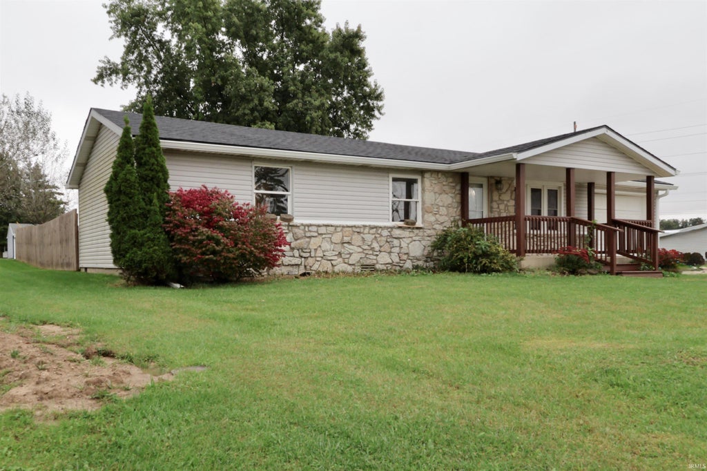 Photo of 517 Illinois Street, Parker City, IN 47368 (MLS # 202641005)