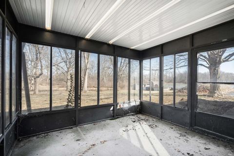 Tiny photo for 633 N Lakeview Court, Greentown, IN 46936 (MLS # 202607732)