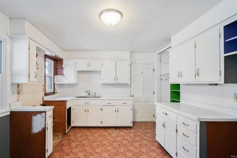 Tiny photo for 633 N Lakeview Court, Greentown, IN 46936 (MLS # 202607732)