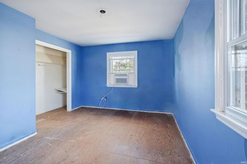 Tiny photo for 633 N Lakeview Court, Greentown, IN 46936 (MLS # 202607732)