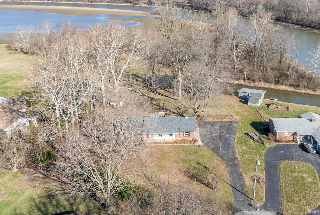 Photo of 633 N Lakeview Court, Greentown, IN 46936 (MLS # 202607732)