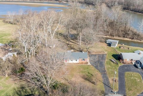 Photo of 633 N Lakeview Court, Greentown, IN 46936 (MLS # 202607732)