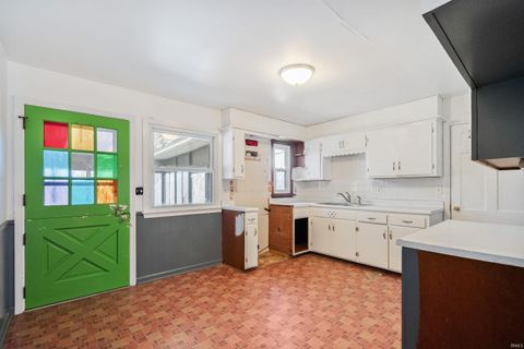 Tiny photo for 633 N Lakeview Court, Greentown, IN 46936 (MLS # 202607732)