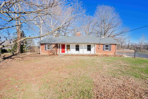 Tiny photo for 633 N Lakeview Court, Greentown, IN 46936 (MLS # 202607732)