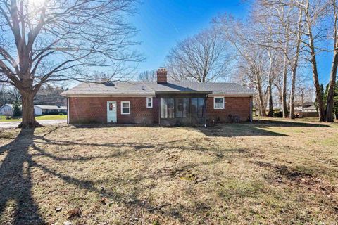 Tiny photo for 633 N Lakeview Court, Greentown, IN 46936 (MLS # 202607732)