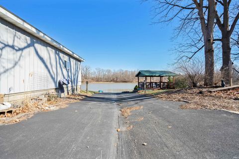 Tiny photo for 633 N Lakeview Court, Greentown, IN 46936 (MLS # 202607732)