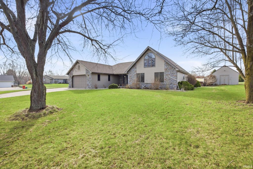 Photo of 1845 W WESTHOLME Drive, Marion, IN 46952 (MLS # 202609333)