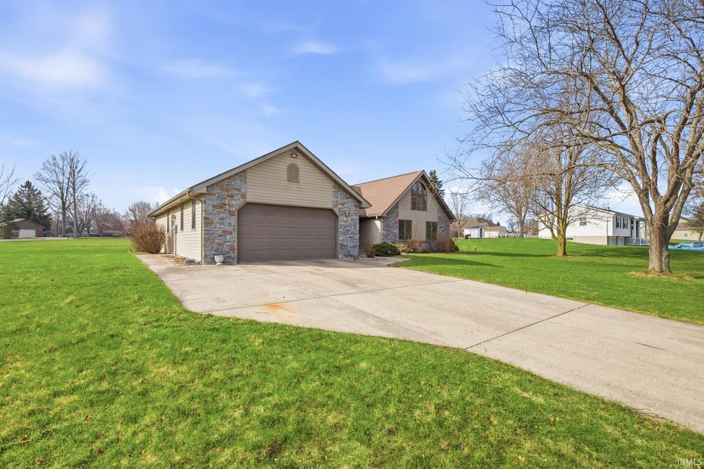 Photo of 1845 W WESTHOLME Drive, Marion, IN 46952 (MLS # 202609333)