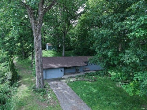 Tiny photo for 330 E 10th Street, Jonesboro, IN 46938 (MLS # 202620408)