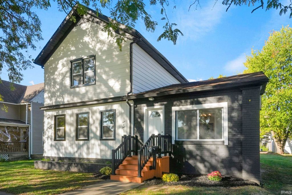 Photo of 404 S Peters Street, Garrett, IN 46738 (MLS # 202541179)