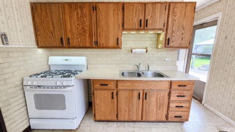 Tiny photo for 19680 Southland Avenue, South Bend, IN 46614 (MLS # 202627834)