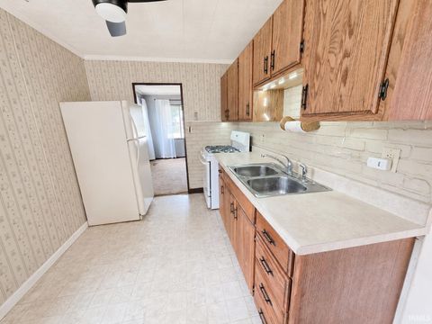 Tiny photo for 19680 Southland Avenue, South Bend, IN 46614 (MLS # 202627834)