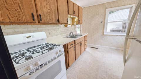Tiny photo for 19680 Southland Avenue, South Bend, IN 46614 (MLS # 202627834)