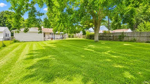 Tiny photo for 19680 Southland Avenue, South Bend, IN 46614 (MLS # 202627834)