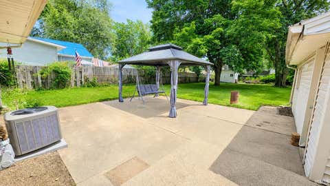 Tiny photo for 19680 Southland Avenue, South Bend, IN 46614 (MLS # 202627834)