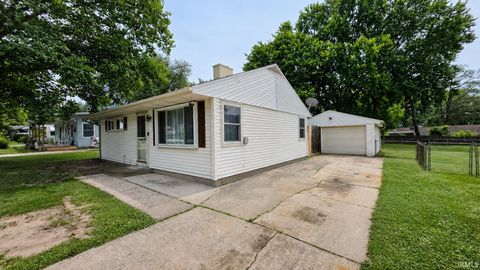 Tiny photo for 19680 Southland Avenue, South Bend, IN 46614 (MLS # 202627834)