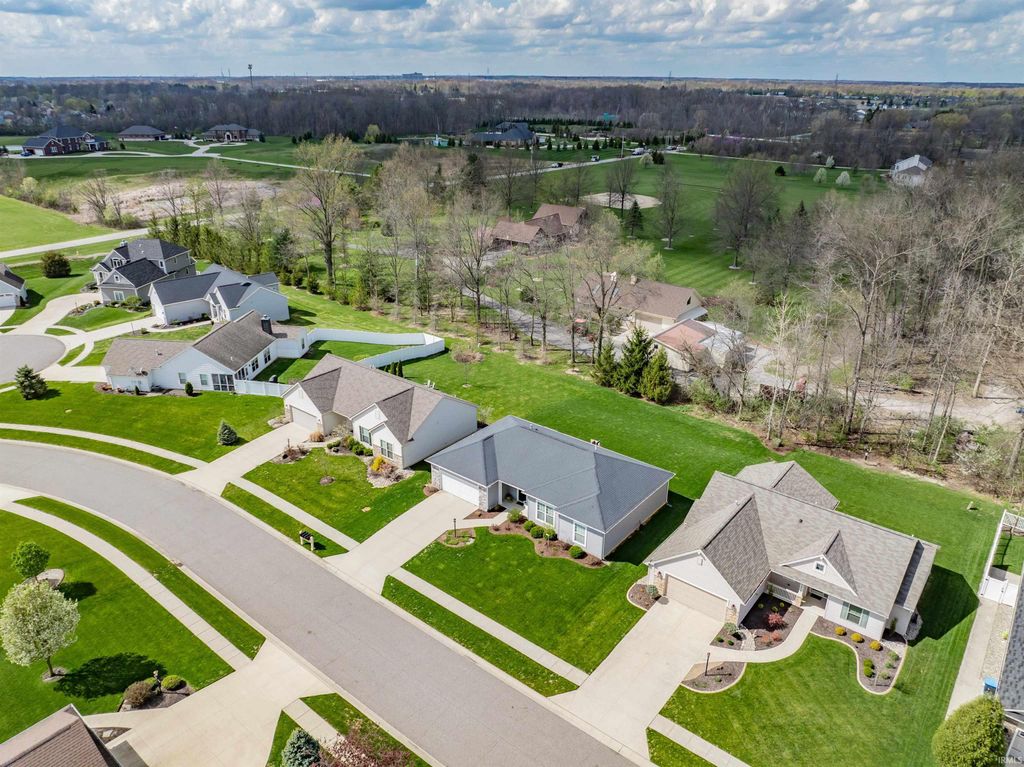 Photo of 7313 Boxwood Drive, Fort Wayne, IN 46835 (MLS # 202613052)