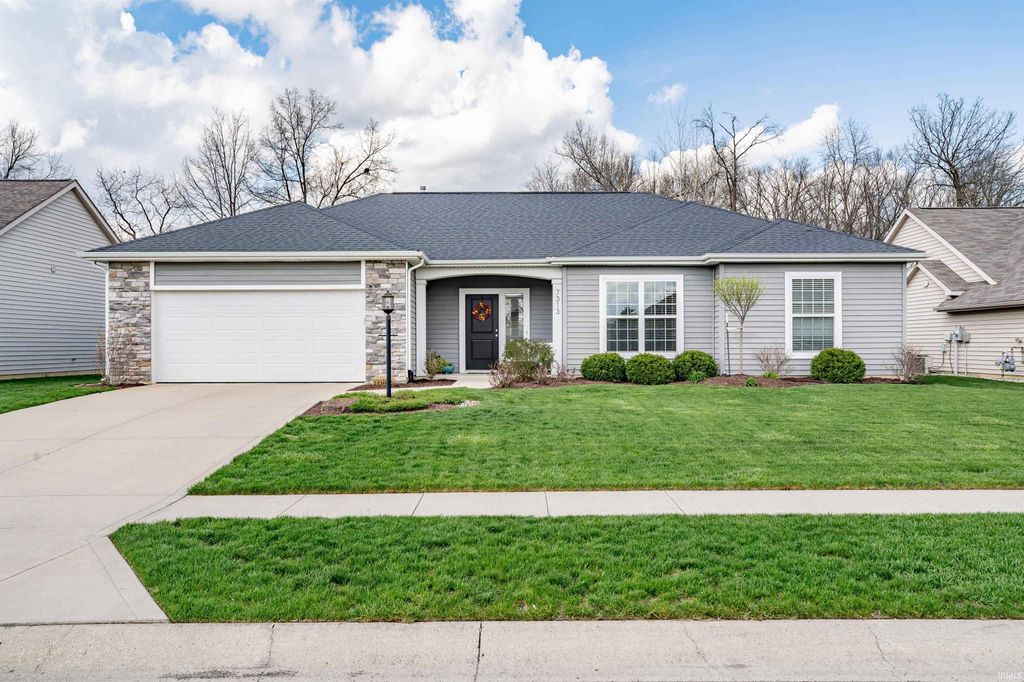 Photo of 7313 Boxwood Drive, Fort Wayne, IN 46835 (MLS # 202613052)