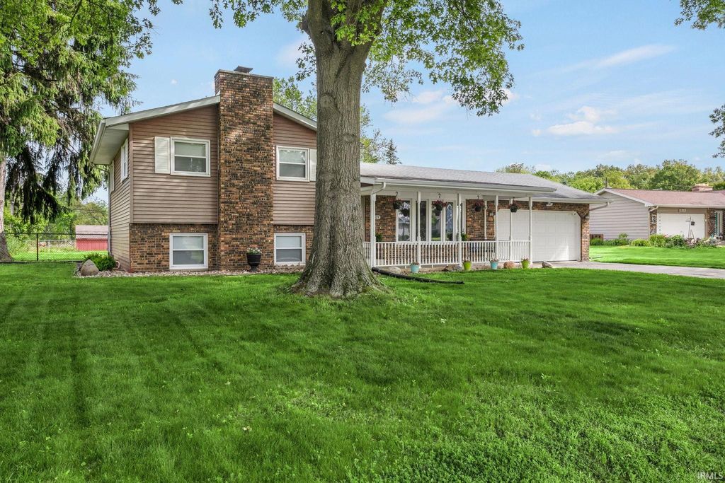 Photo of 11325 Idlewood Drive, Osceola, IN 46561 (MLS # 202621494)