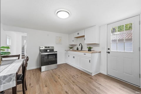 Tiny photo for 3240 W Shoreline Drive, Columbia City, IN 46725 (MLS # 202632572)