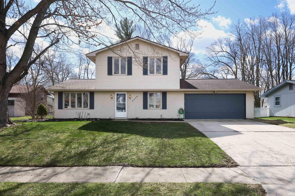 Photo of 7714 Clover Meadow Drive, Fort Wayne, IN 46815 (MLS # 202608297)