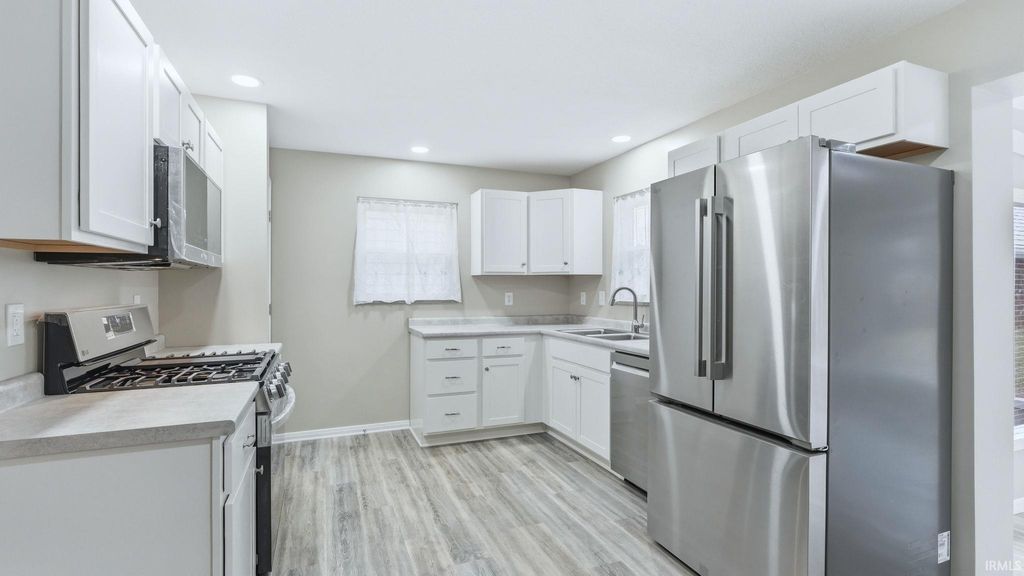 Photo of 2222 Opechee Way, Fort Wayne, IN 46809 (MLS # 202608430)