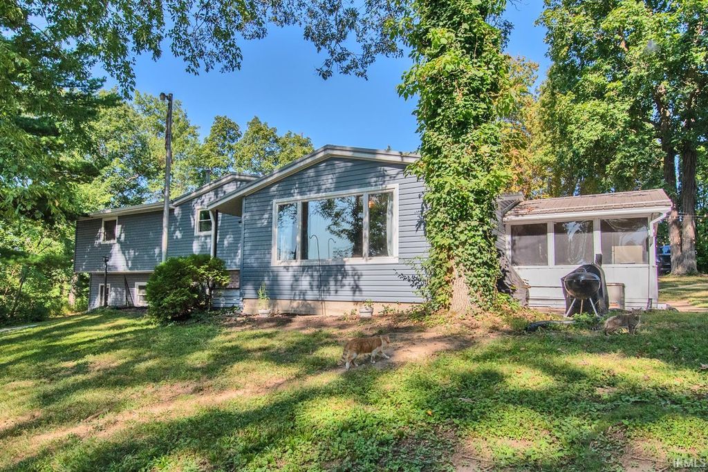Photo of 11818 N Roanoke Road, Roanoke, IN 46783 (MLS # 202536456)
