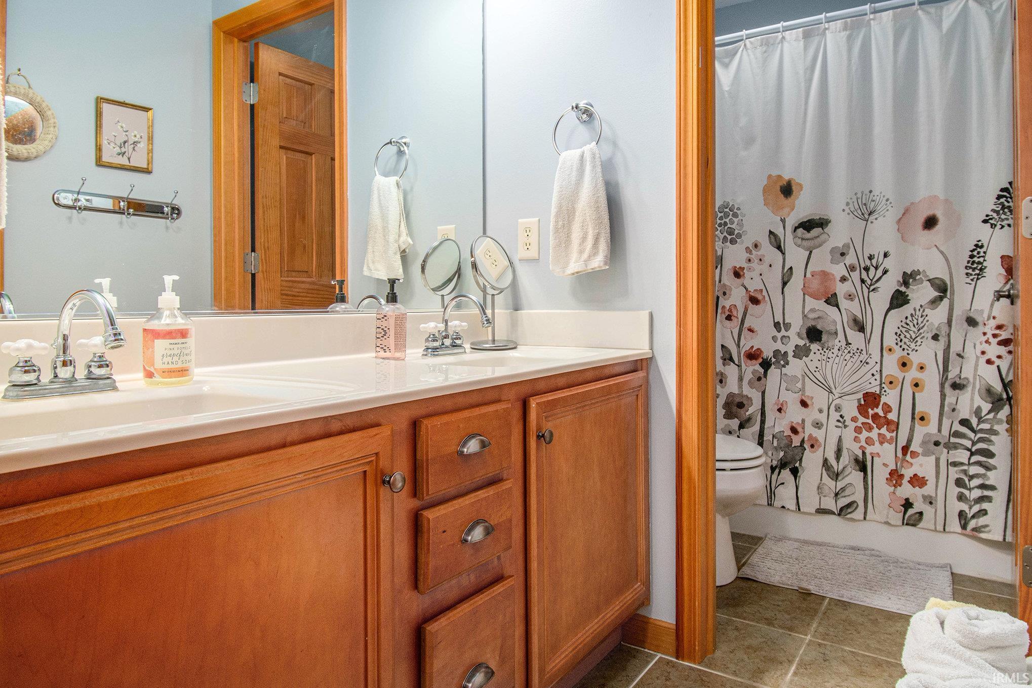 Warsaw, Indiana 46580, United States, 4 Bedrooms Bedrooms, ,4 BathroomsBathrooms,Residential,Active,160194