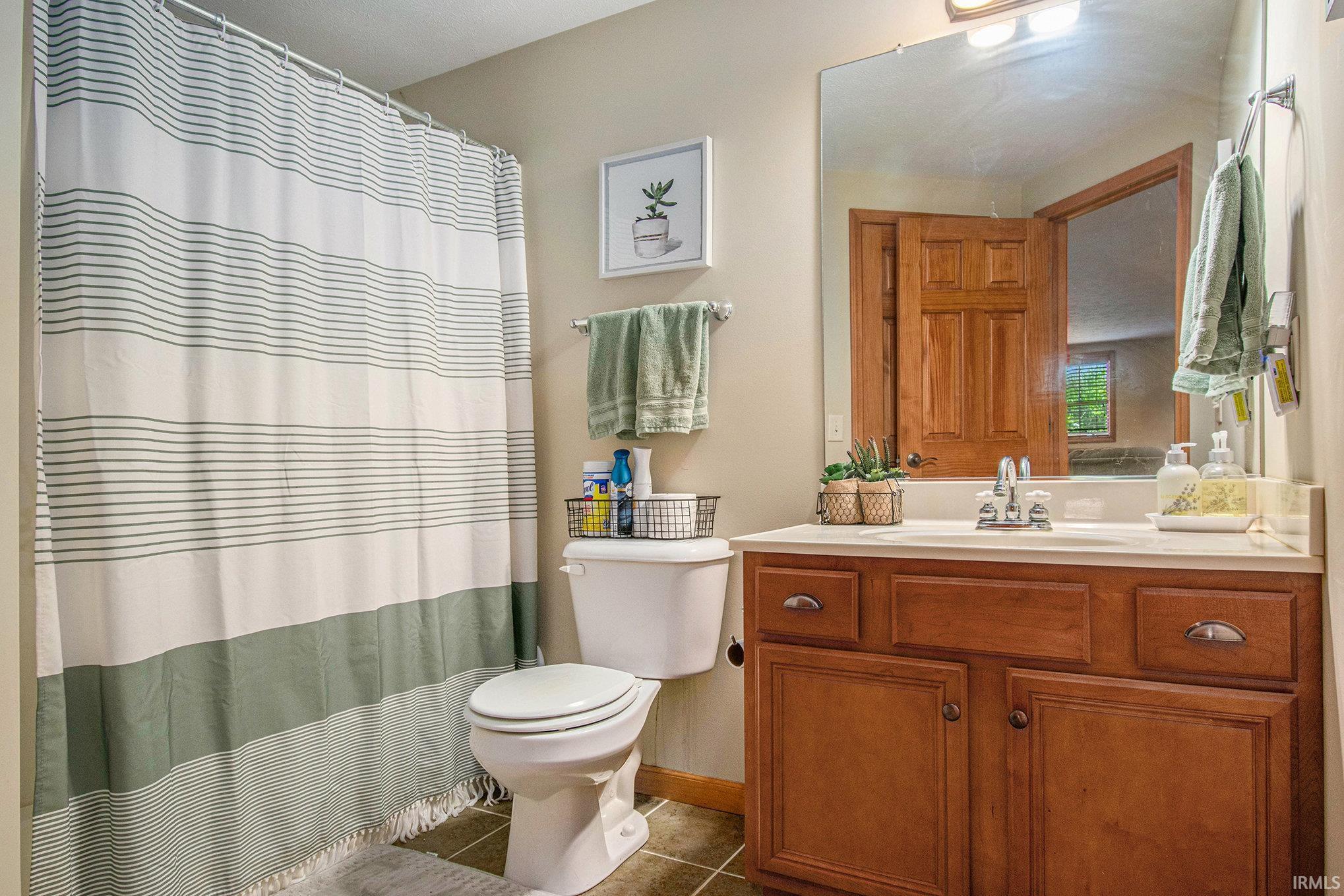 Warsaw, Indiana 46580, United States, 4 Bedrooms Bedrooms, ,4 BathroomsBathrooms,Residential,Active,160194