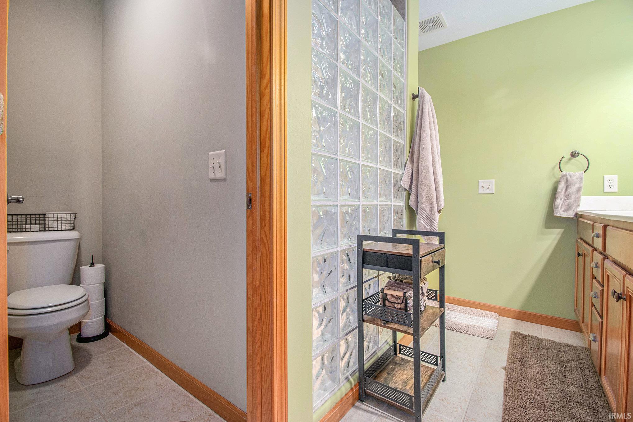 Warsaw, Indiana 46580, United States, 4 Bedrooms Bedrooms, ,4 BathroomsBathrooms,Residential,Active,160194