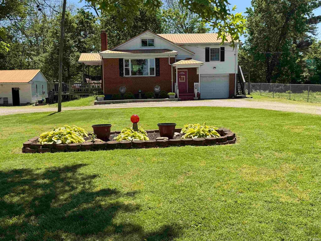 Photo of 819 Prosperity Avenue, Evansville, IN 47713 (MLS # 202613978)