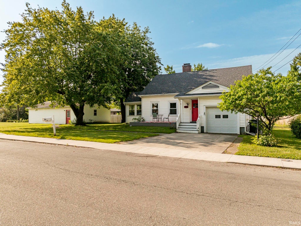 Photo of 1201 W Cowing Drive, Muncie, IN 47304 (MLS # 202632128)
