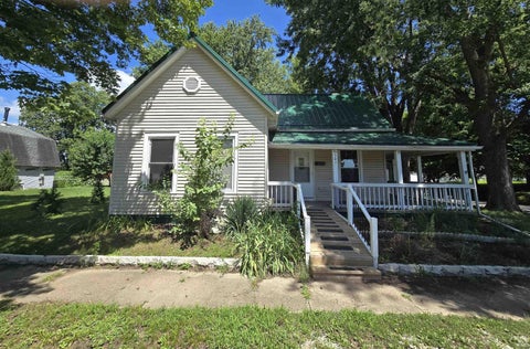 Photo of 501 W Jefferson Street, Spencer, IN 47460 (MLS # 202632294)