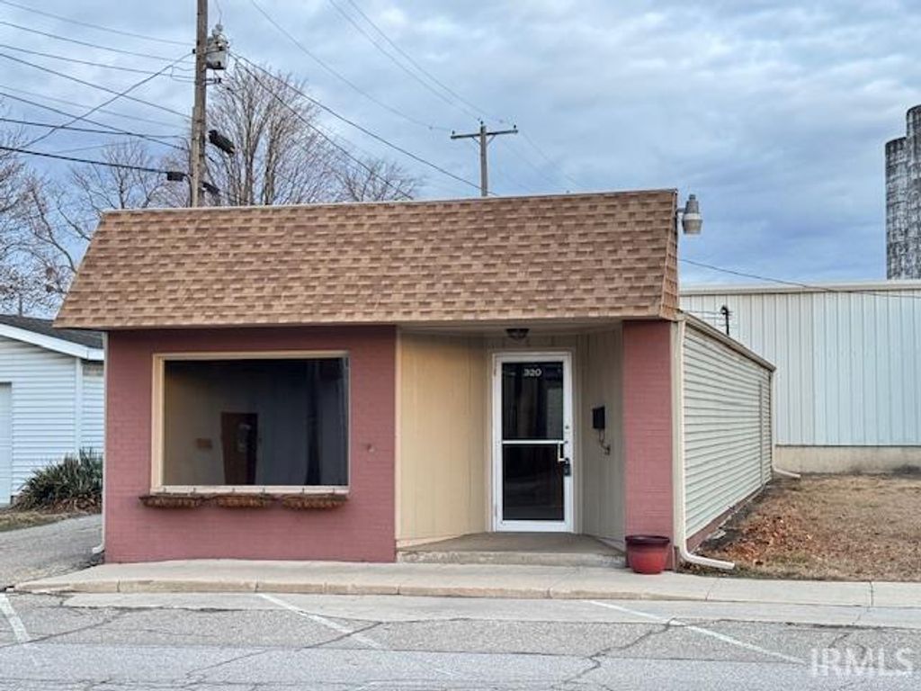 Photo for 320 E 8th Street, Rochester, IN 46975 (MLS # 202446756)