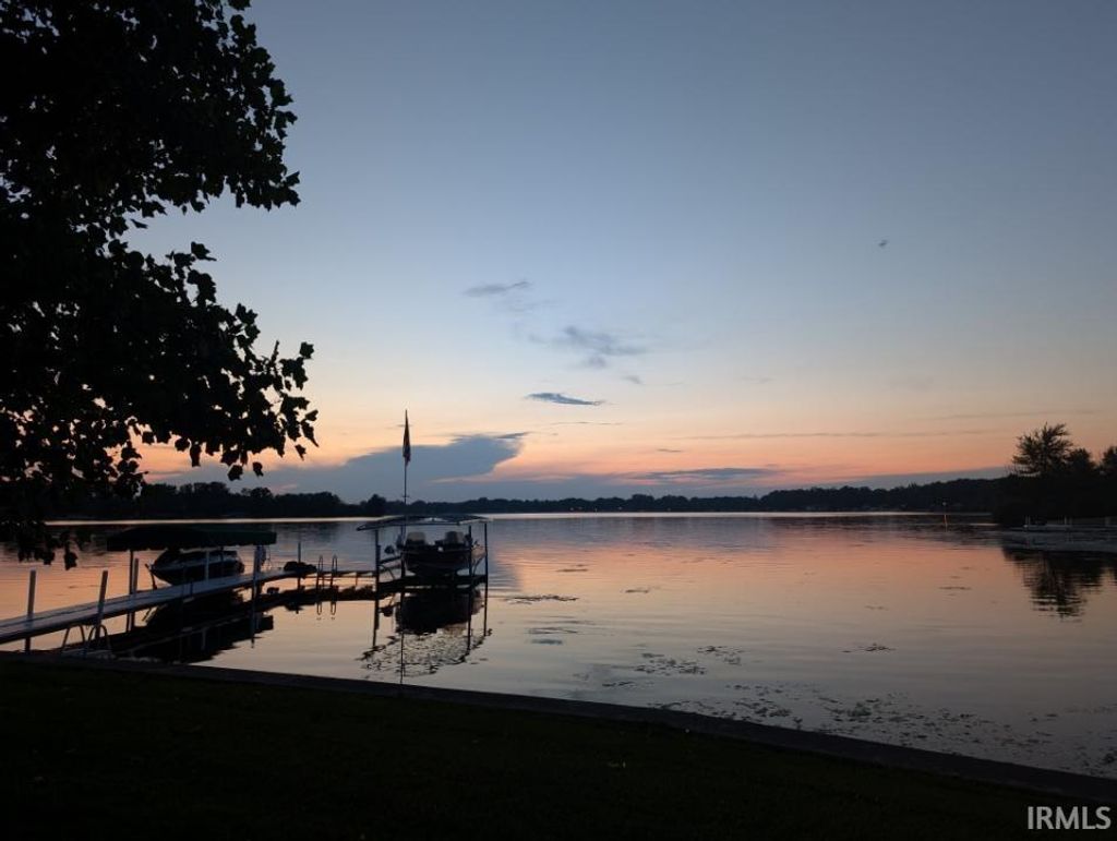 Photo of 249 Ems B20c2 Lane, Pierceton, IN 46562 (MLS # 202608928)