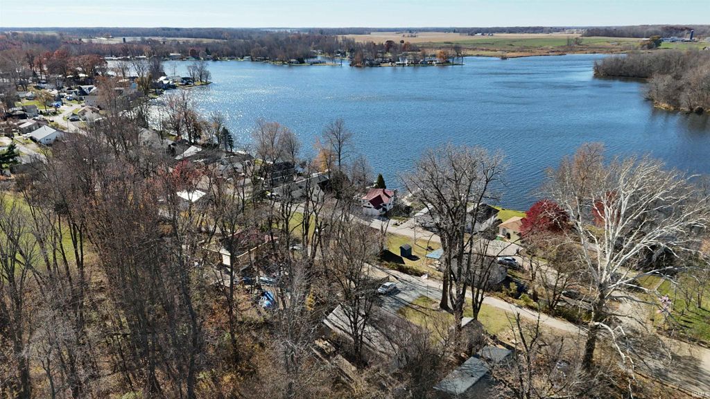 Photo of 1016 N Roosevelt Street, Silver Lake, IN 46982 (MLS # 202542112)