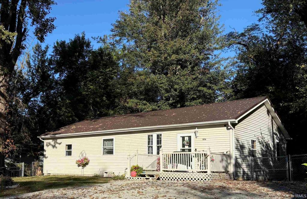 Photo of 1016 N Roosevelt Street, Silver Lake, IN 46982 (MLS # 202542112)