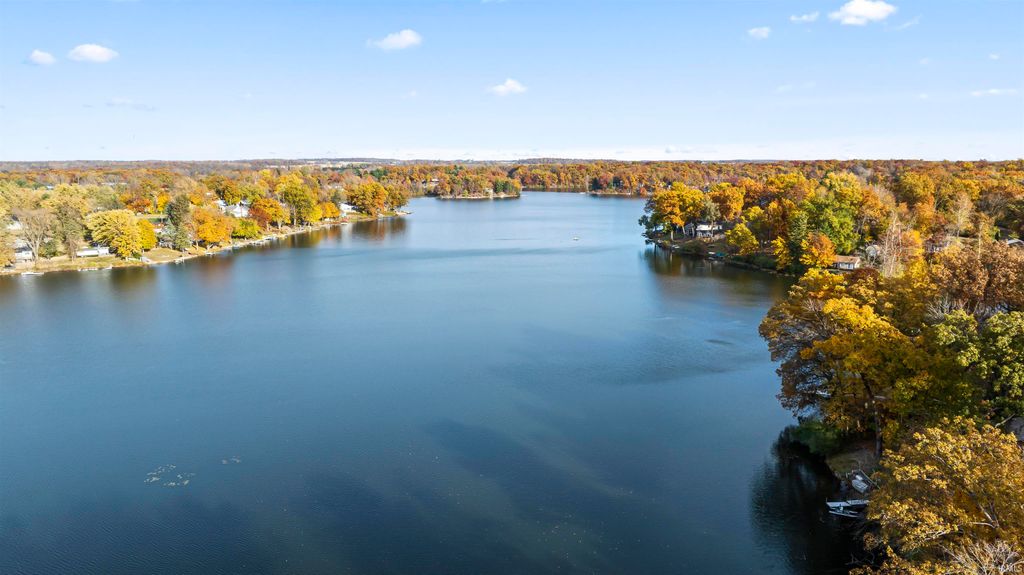 Photo of 8652 E Koher Rd S Rd, Syracuse, IN 46567 (MLS # 202545353)