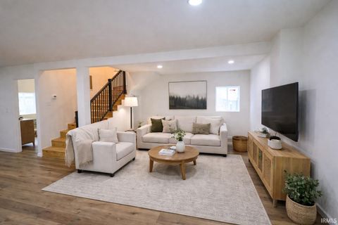 Tiny photo for 610 N Wilson Street, Delphi, IN 46923 (MLS # 202548941)