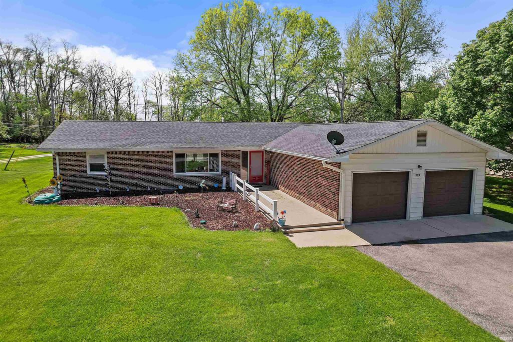 Photo of 893 E Hilltop Court, Monticello, IN 47960 (MLS # 202614794)