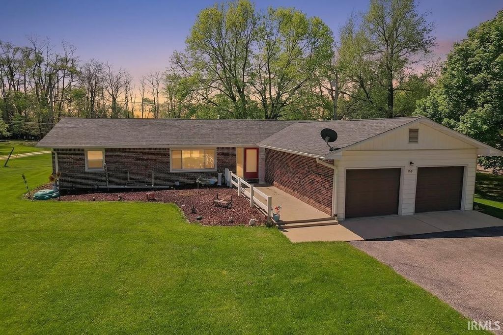 Photo of 893 E Hilltop Court, Monticello, IN 47960 (MLS # 202614794)