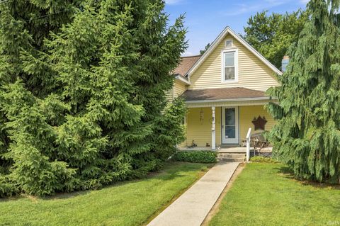 Photo of 68 W 150 S, Bringhurst, IN 46913 (MLS # 202629244)