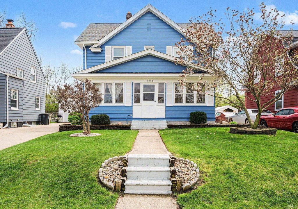 Photo of 1406 Longfellow Avenue, South Bend, IN 46615 (MLS # 202613419)