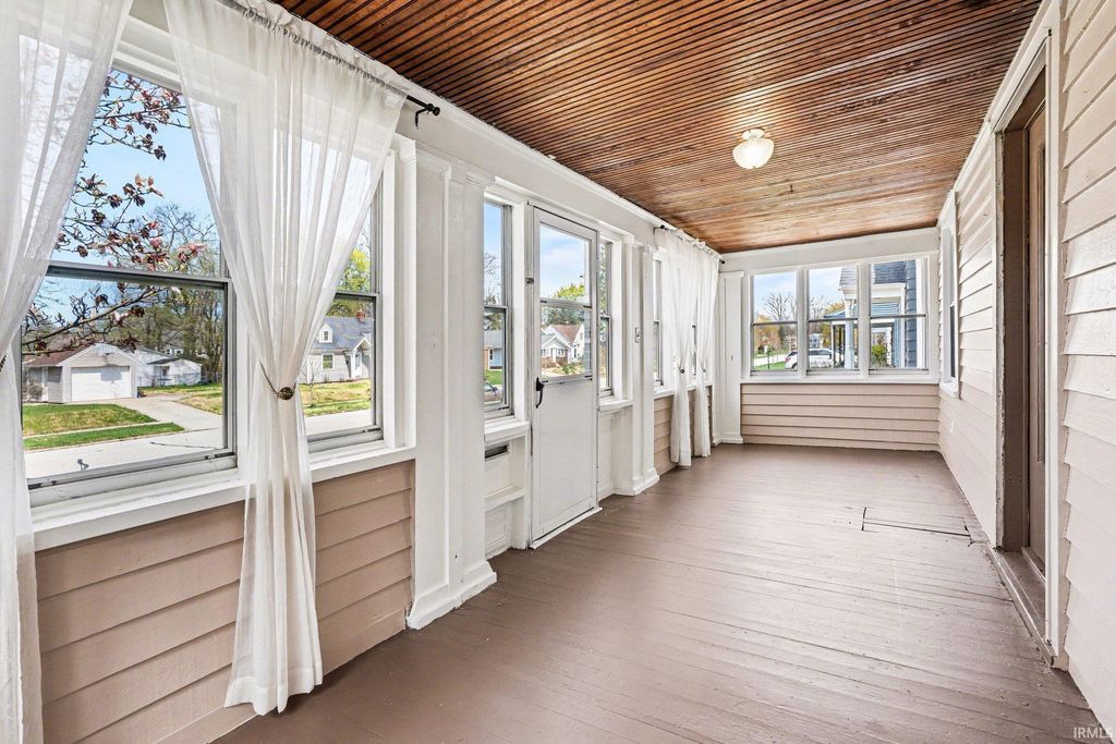 Photo of 1406 Longfellow Avenue, South Bend, IN 46615 (MLS # 202613419)