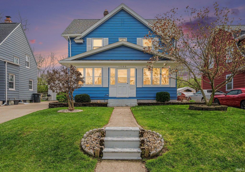 Photo of 1406 Longfellow Avenue, South Bend, IN 46615 (MLS # 202613419)