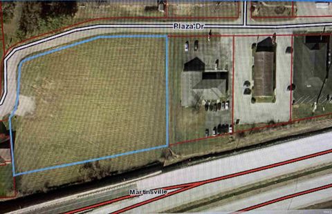 Photo of 905 Plaza Drive, Martinsville, IN 46151 (MLS # 202544186)